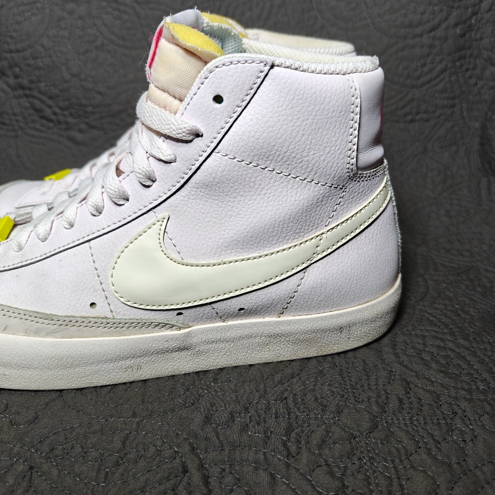 Nike Womens Blazer Mid '77 White Mint Pink Shoe Womens Sneakers Size 9 - Picture 4 of 9